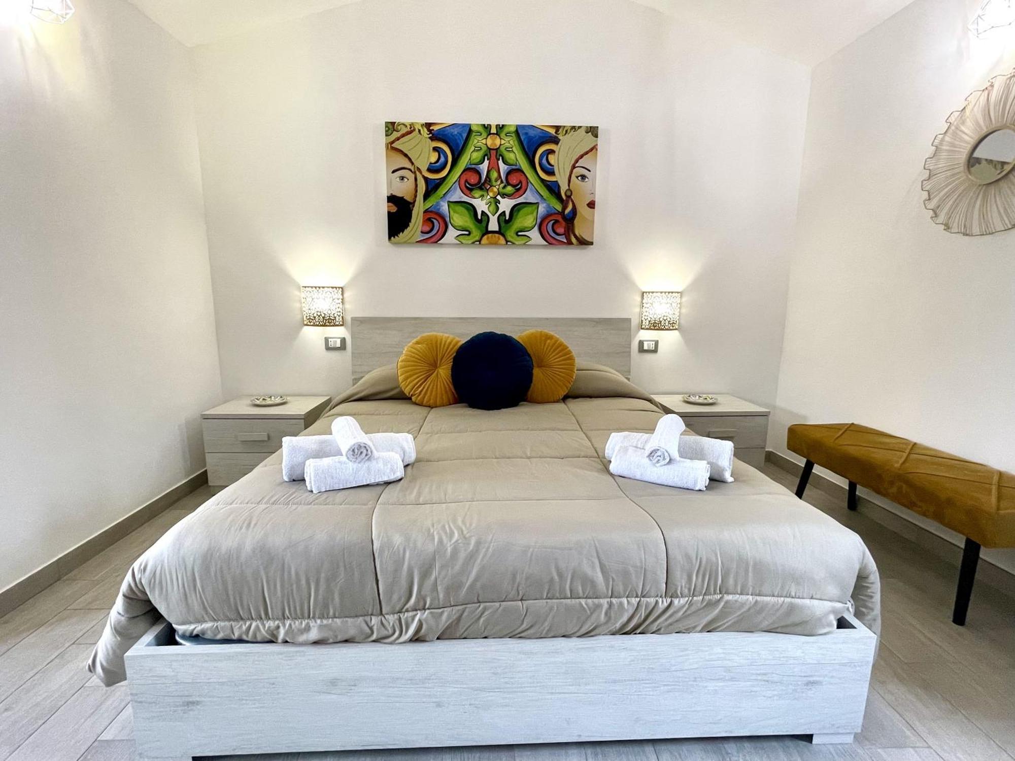 I Mori - Holiday Rooms Lascari Bagian luar foto