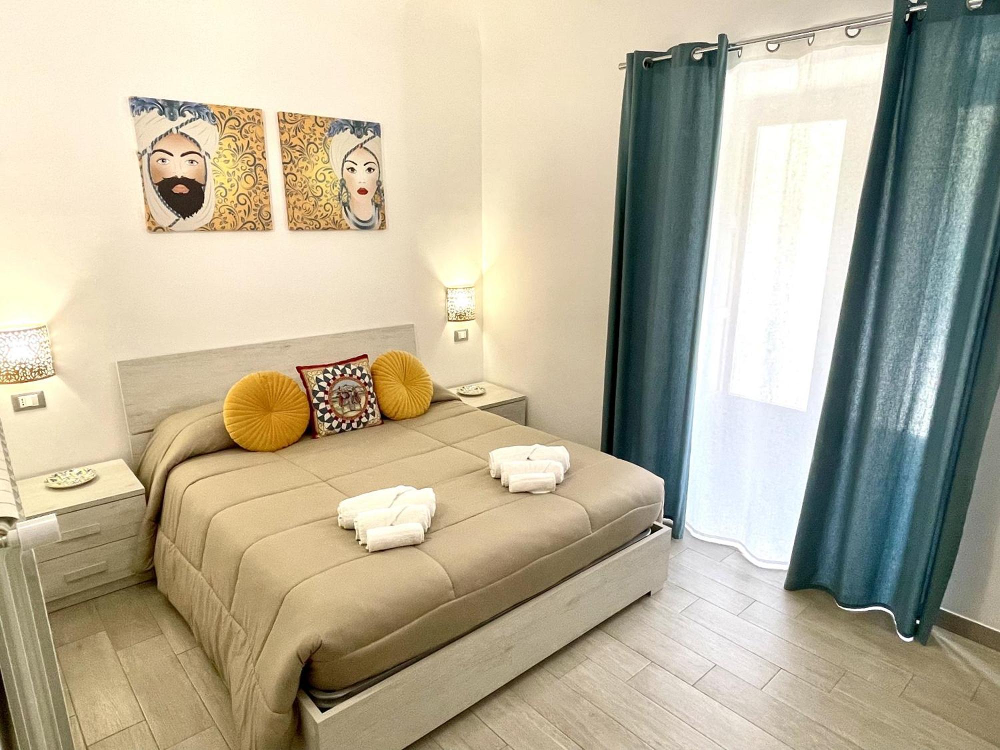 I Mori - Holiday Rooms Lascari Bagian luar foto