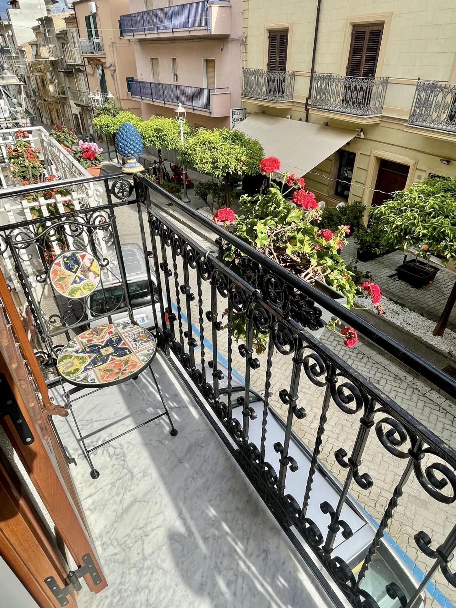 I Mori - Holiday Rooms Lascari Bagian luar foto